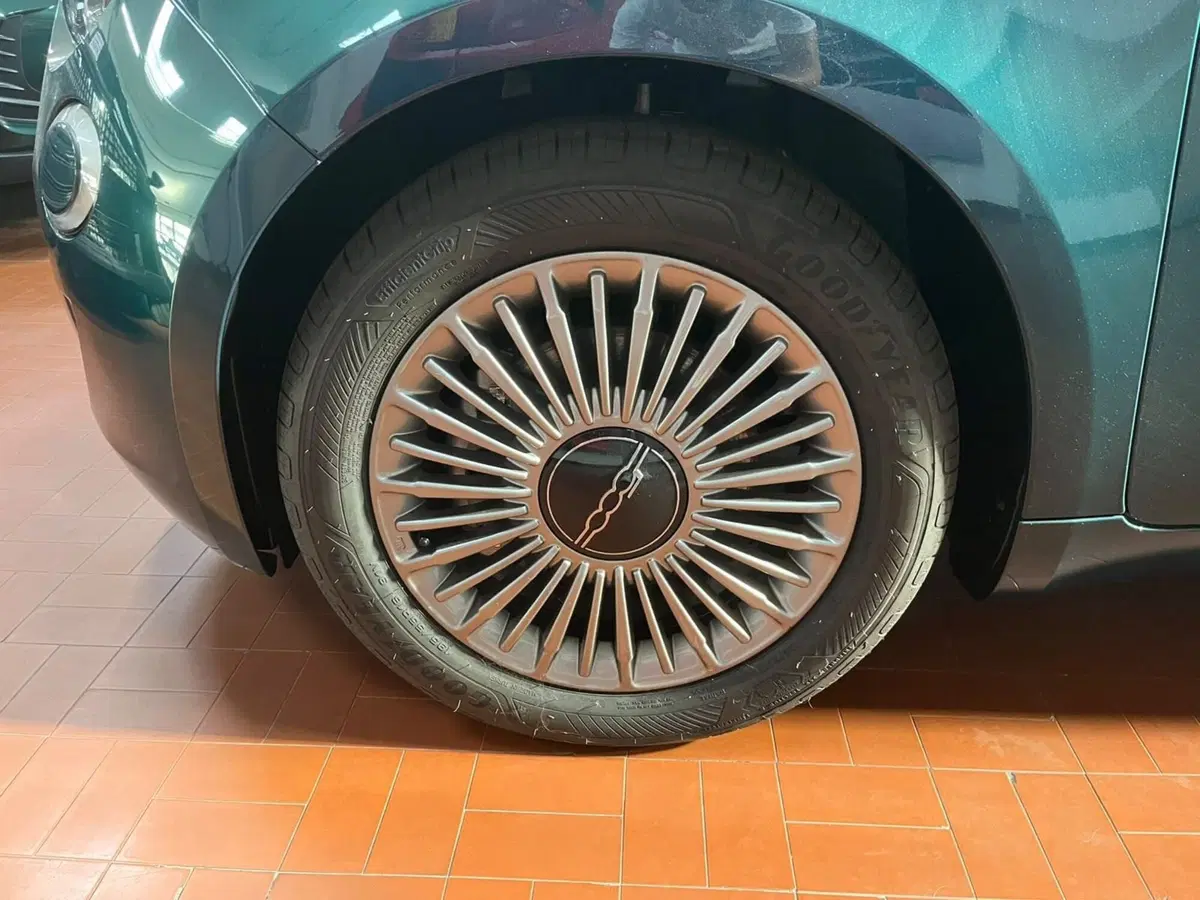Fiat 500 nuova a Lucca (9)