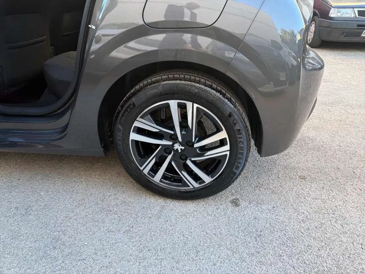 Peugeot 208 usata a Foggia (7)