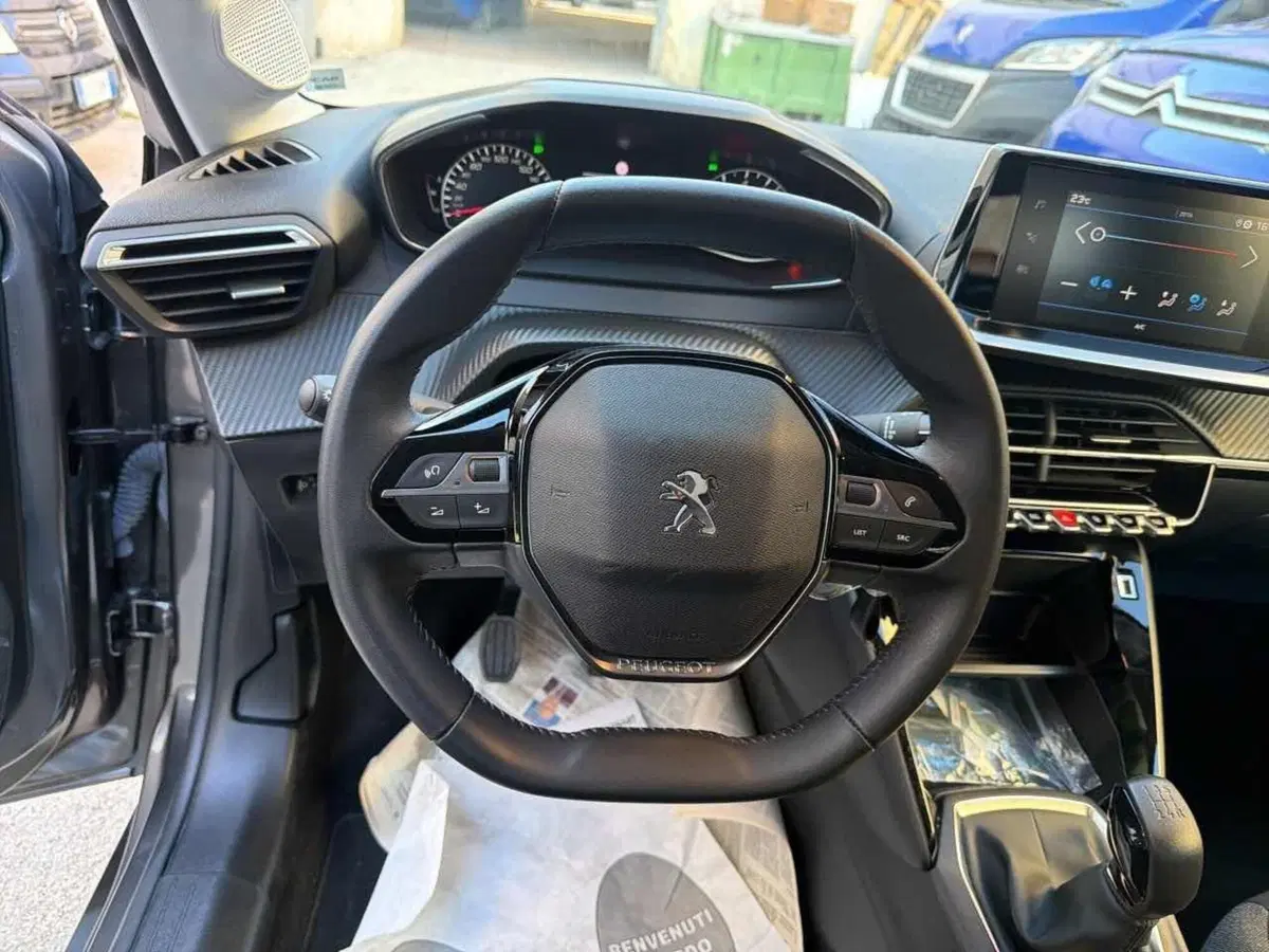 Peugeot 208 usata a Foggia (9)