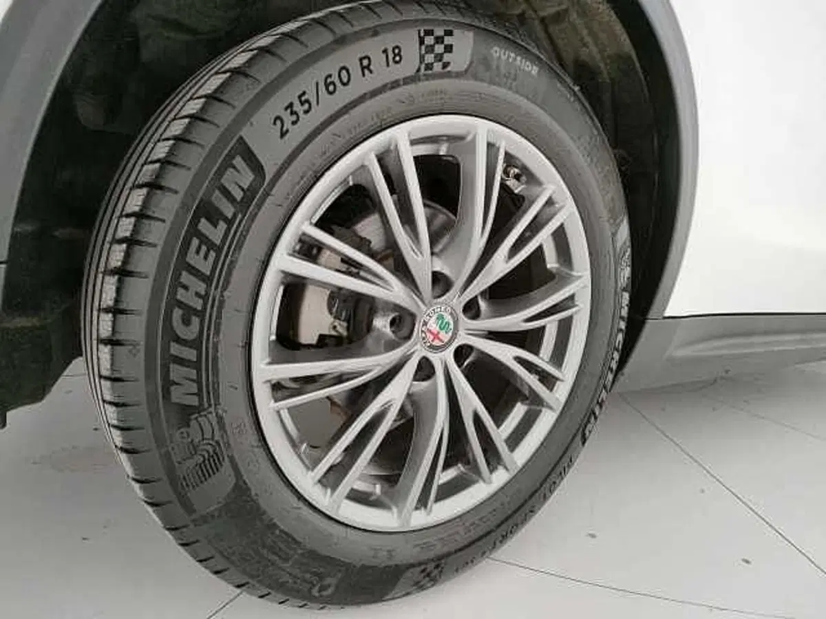 Alfa Romeo Stelvio usata a Caserta (10)