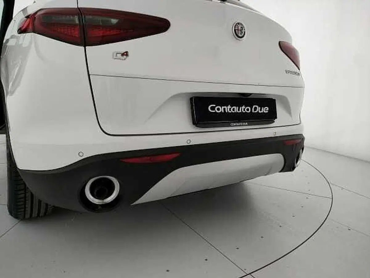Alfa Romeo Stelvio usata a Caserta (11)