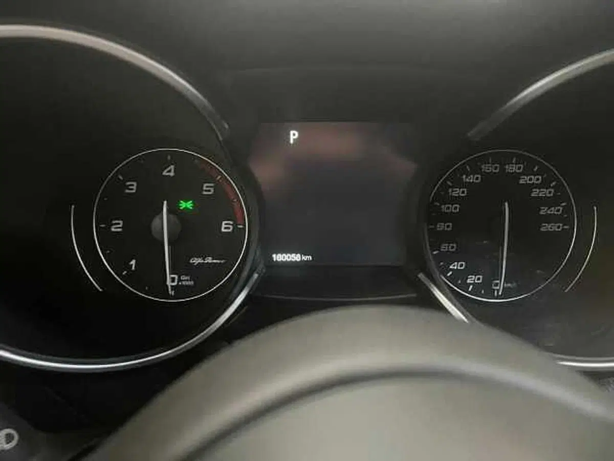 Alfa Romeo Stelvio usata a Caserta (12)