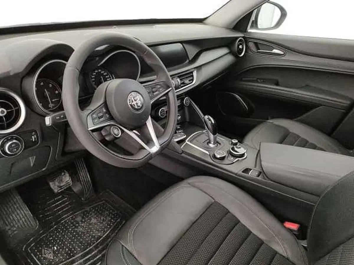 Alfa Romeo Stelvio usata a Caserta (16)