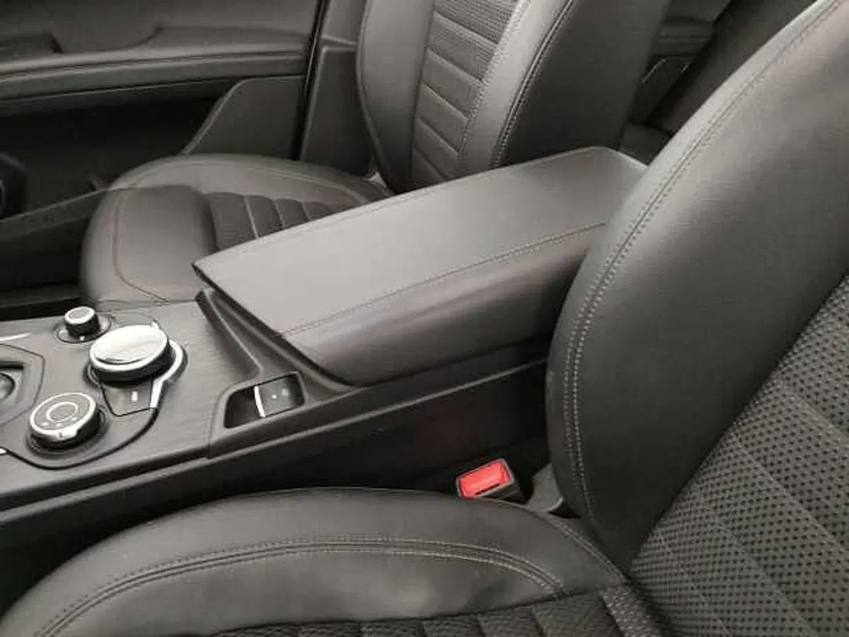 Alfa Romeo Stelvio usata a Caserta (18)