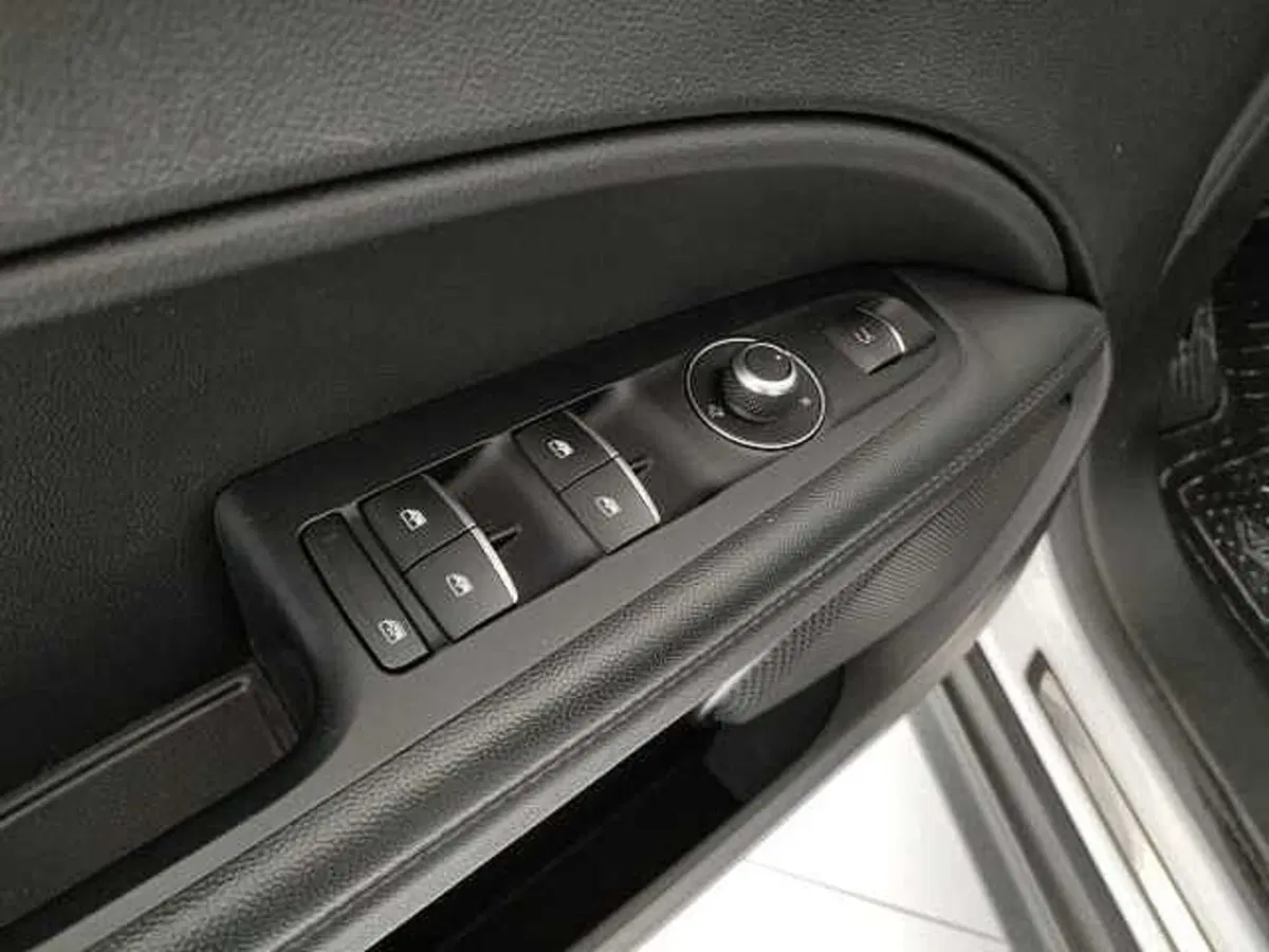 Alfa Romeo Stelvio usata a Caserta (19)