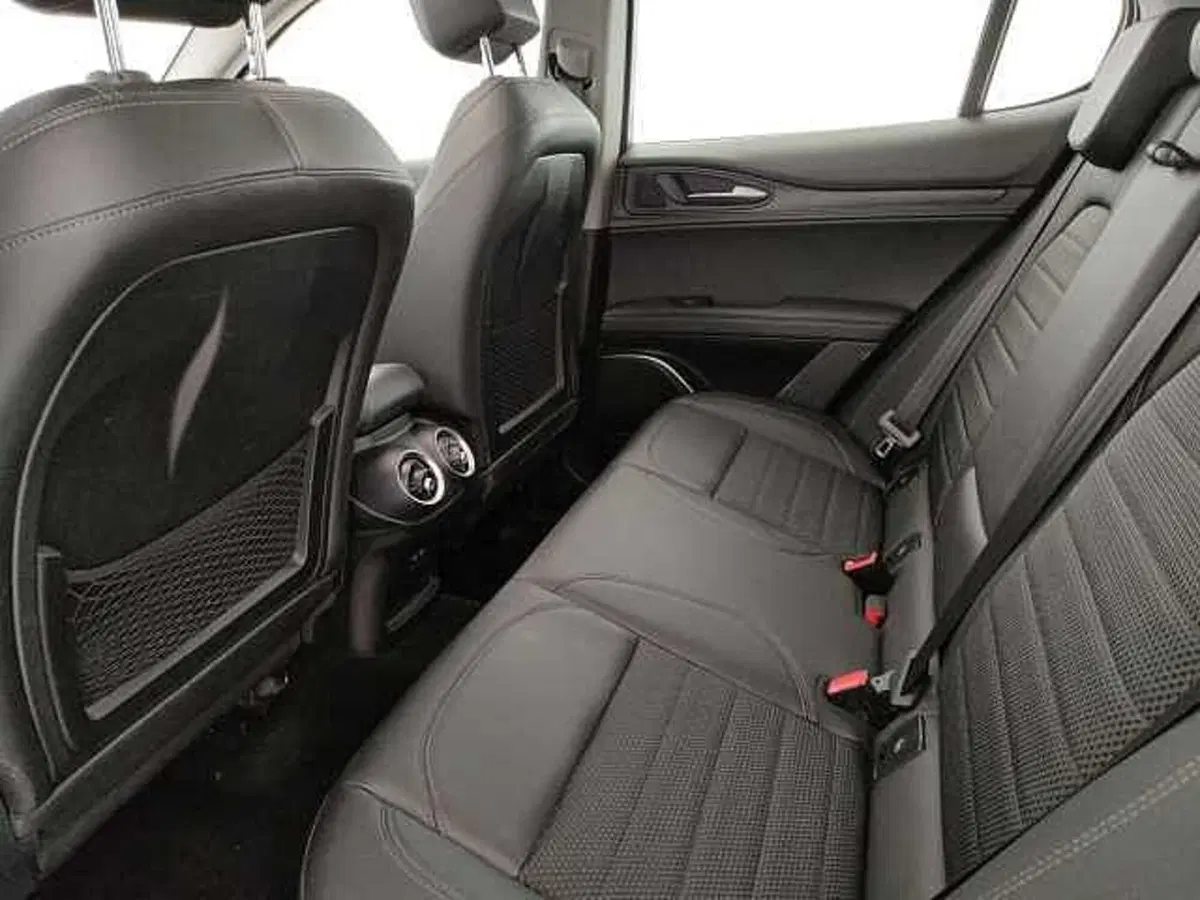 Alfa Romeo Stelvio usata a Caserta (20)