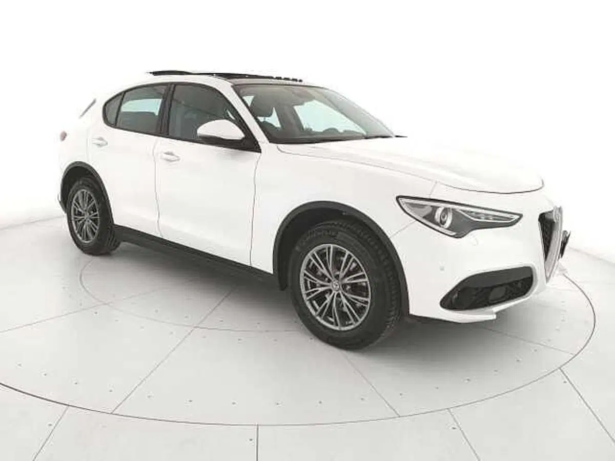 Alfa Romeo Stelvio usata a Caserta (3)