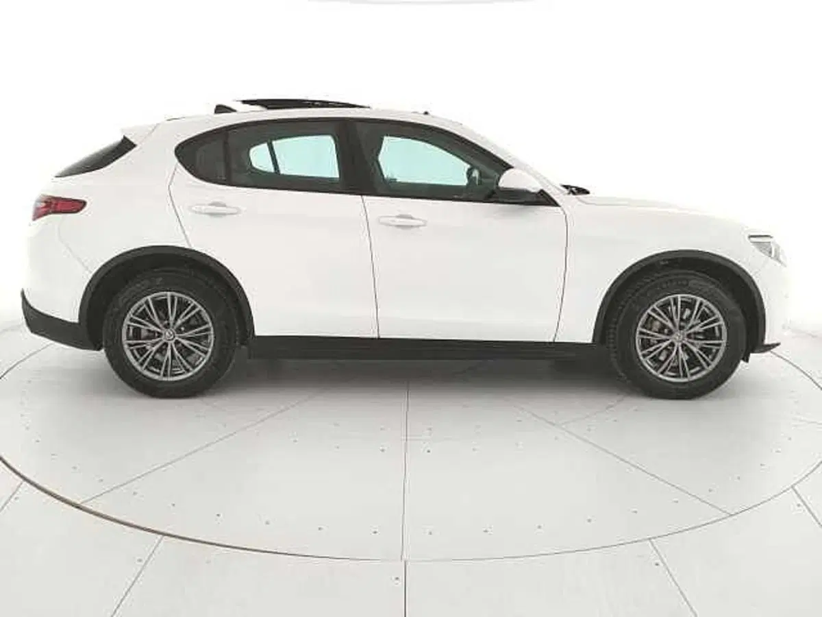 Alfa Romeo Stelvio usata a Caserta (4)