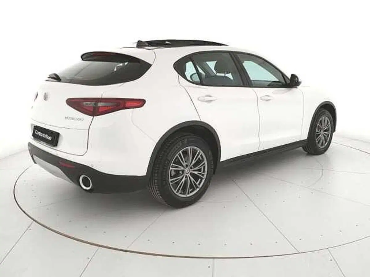 Alfa Romeo Stelvio usata a Caserta (5)