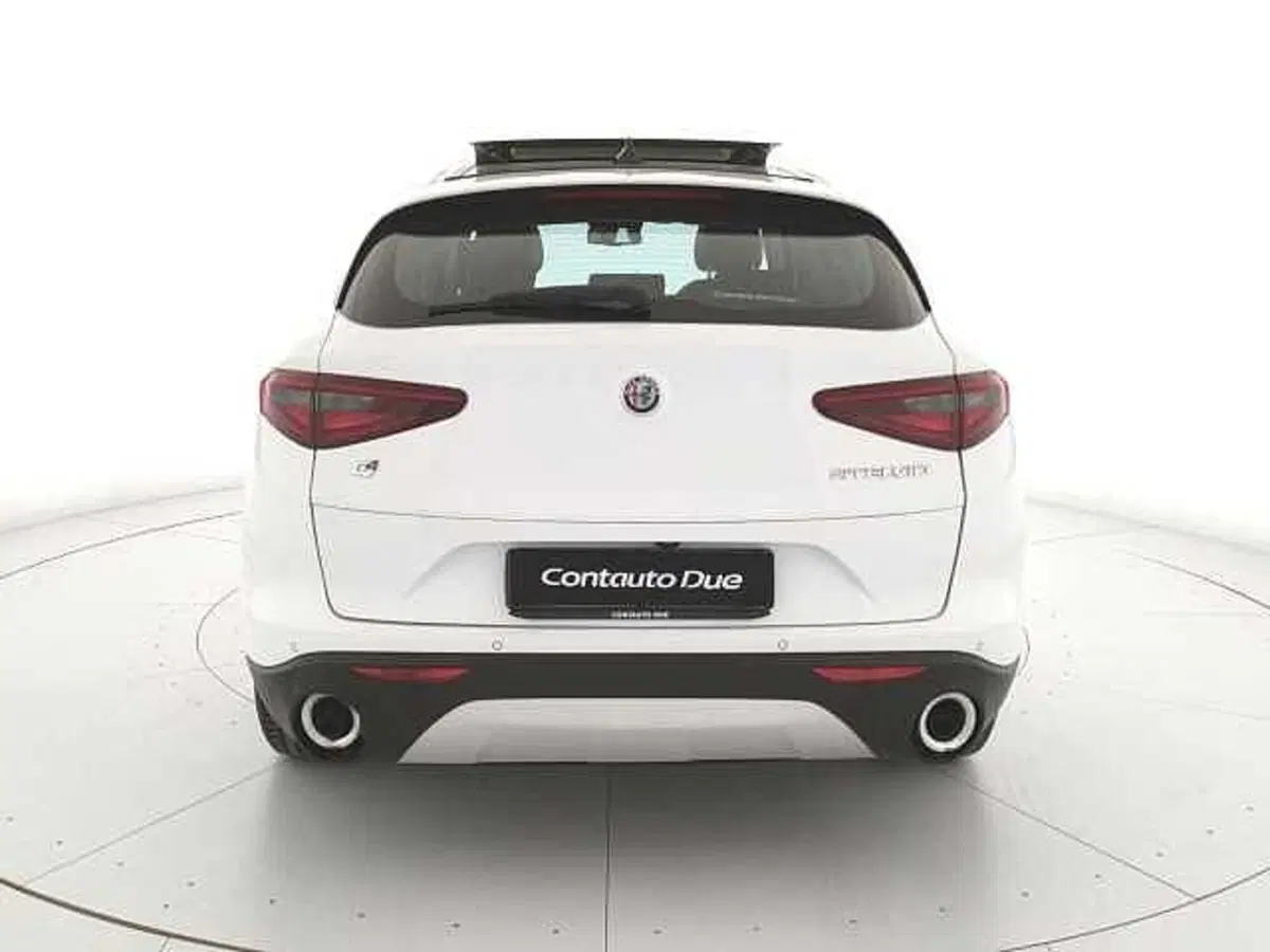 Alfa Romeo Stelvio usata a Caserta (6)