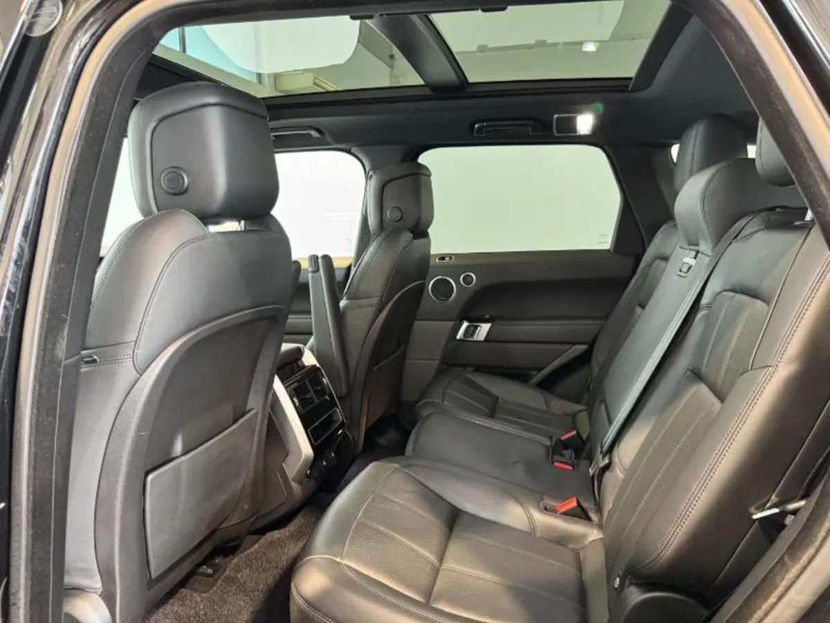Land Rover Range Rover Sport usata a Venezia (13)