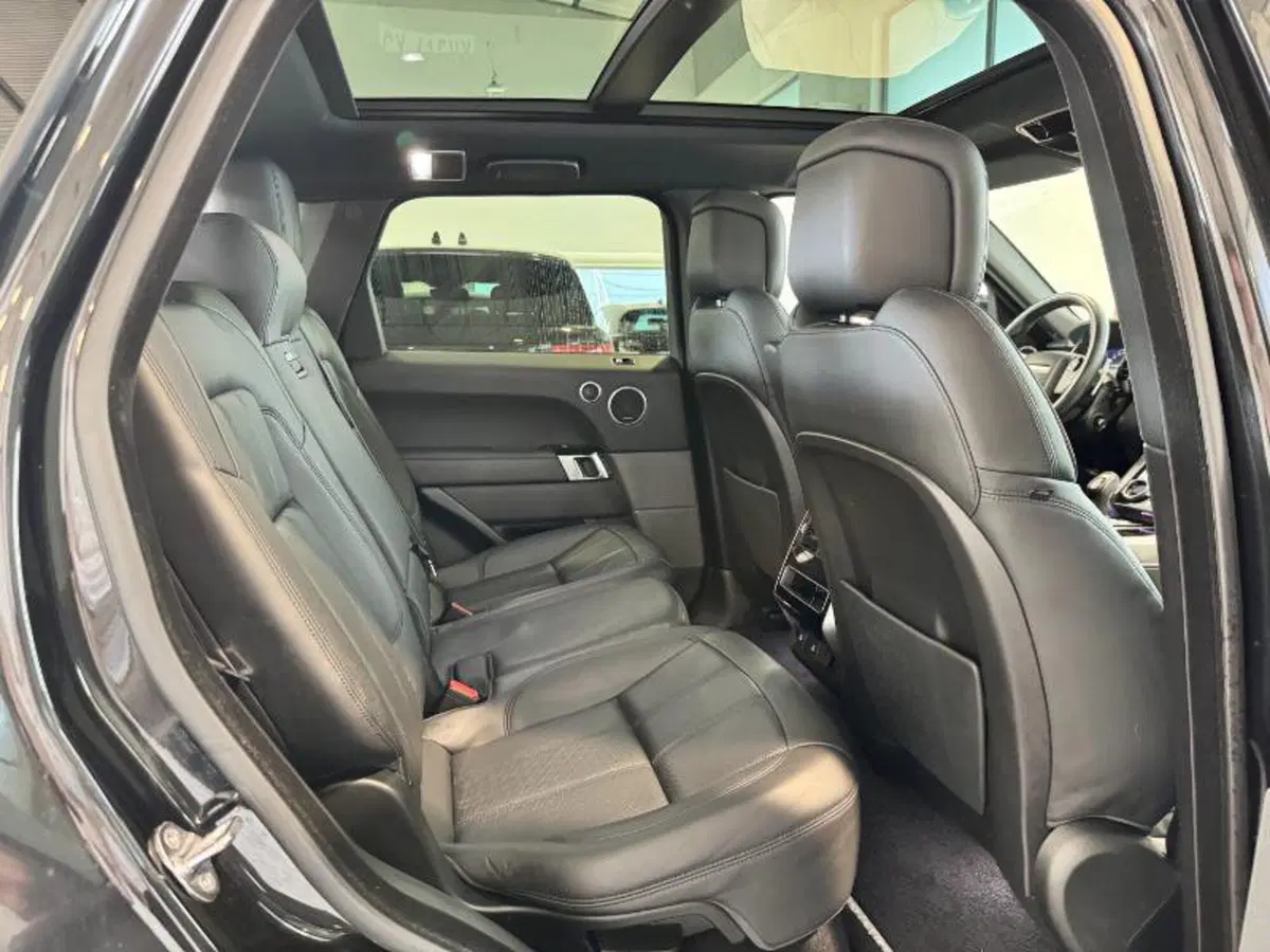 Land Rover Range Rover Sport usata a Venezia (15)
