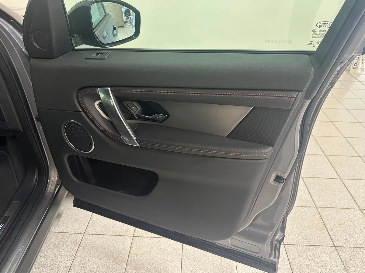 Land Rover Discovery Sport usata a Novara (13)
