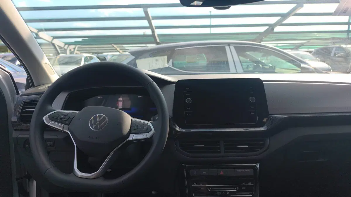 Volkswagen T-Cross nuova a Lecco (5)