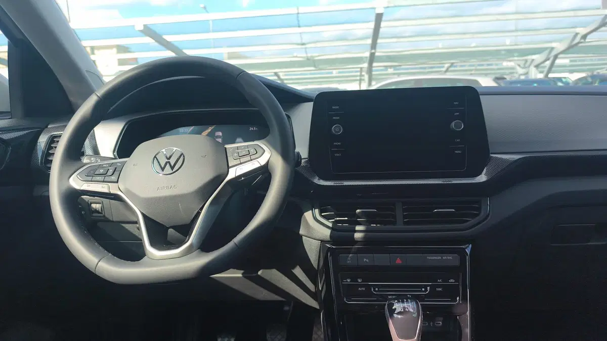 Volkswagen T-Cross nuova a Lecco (3)