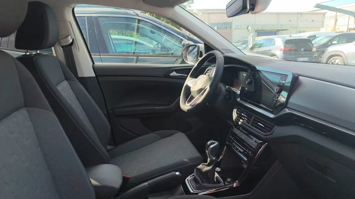 Volkswagen T-Cross nuova a Lecco (4)