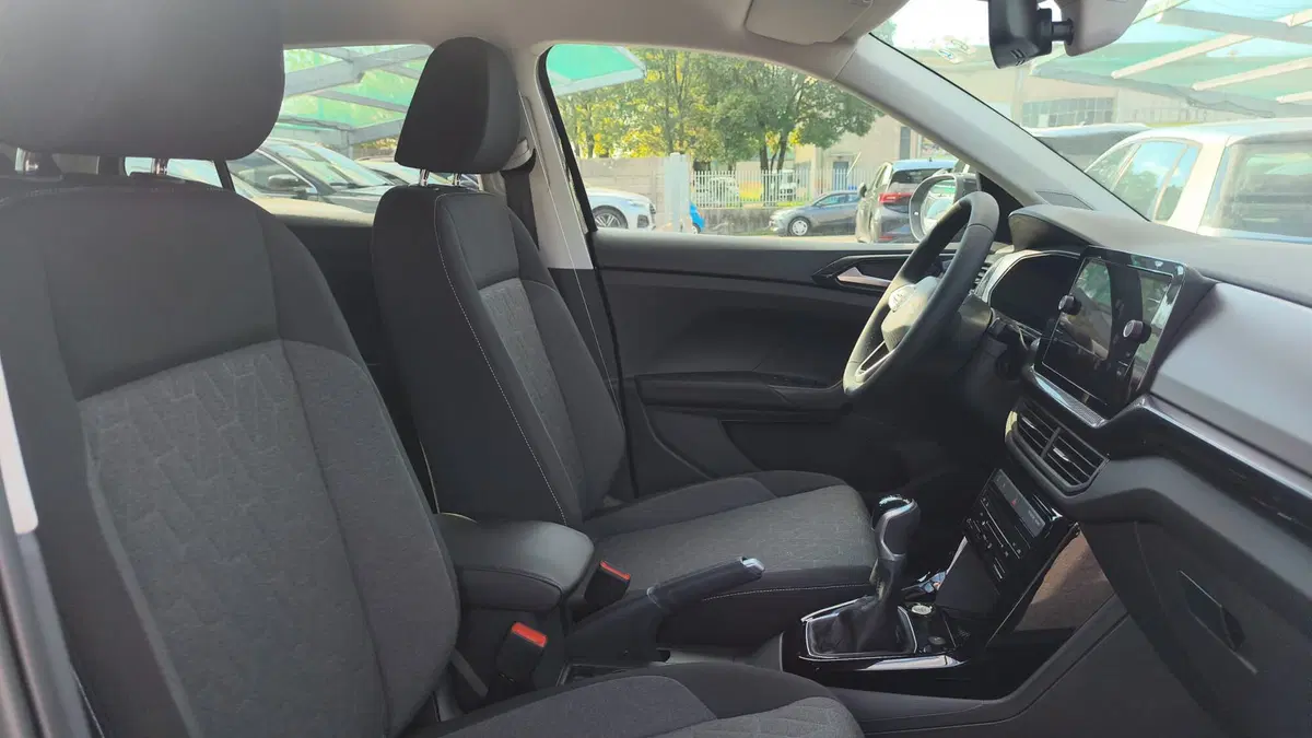 Volkswagen T-Cross nuova a Lecco (6)