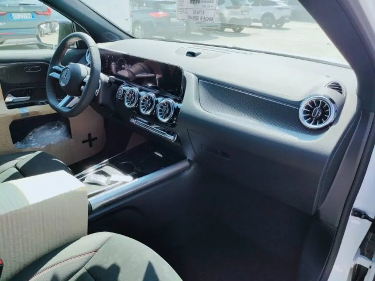 Mercedes-Benz GLA SUV nuova a Teramo (10)