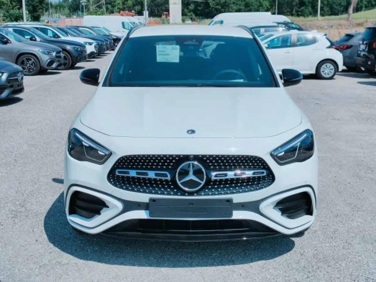 Mercedes-Benz GLA SUV nuova a Teramo (2)