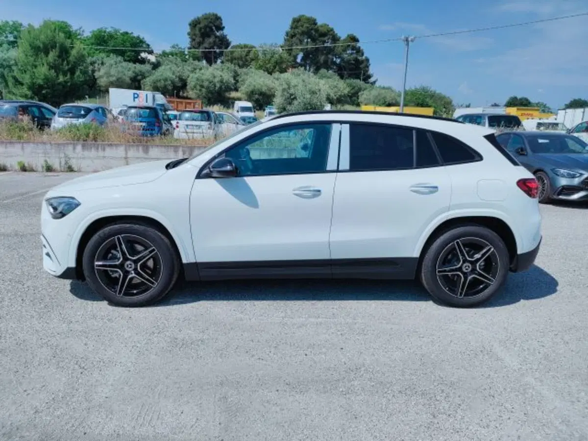 Mercedes-Benz GLA SUV nuova a Teramo (3)