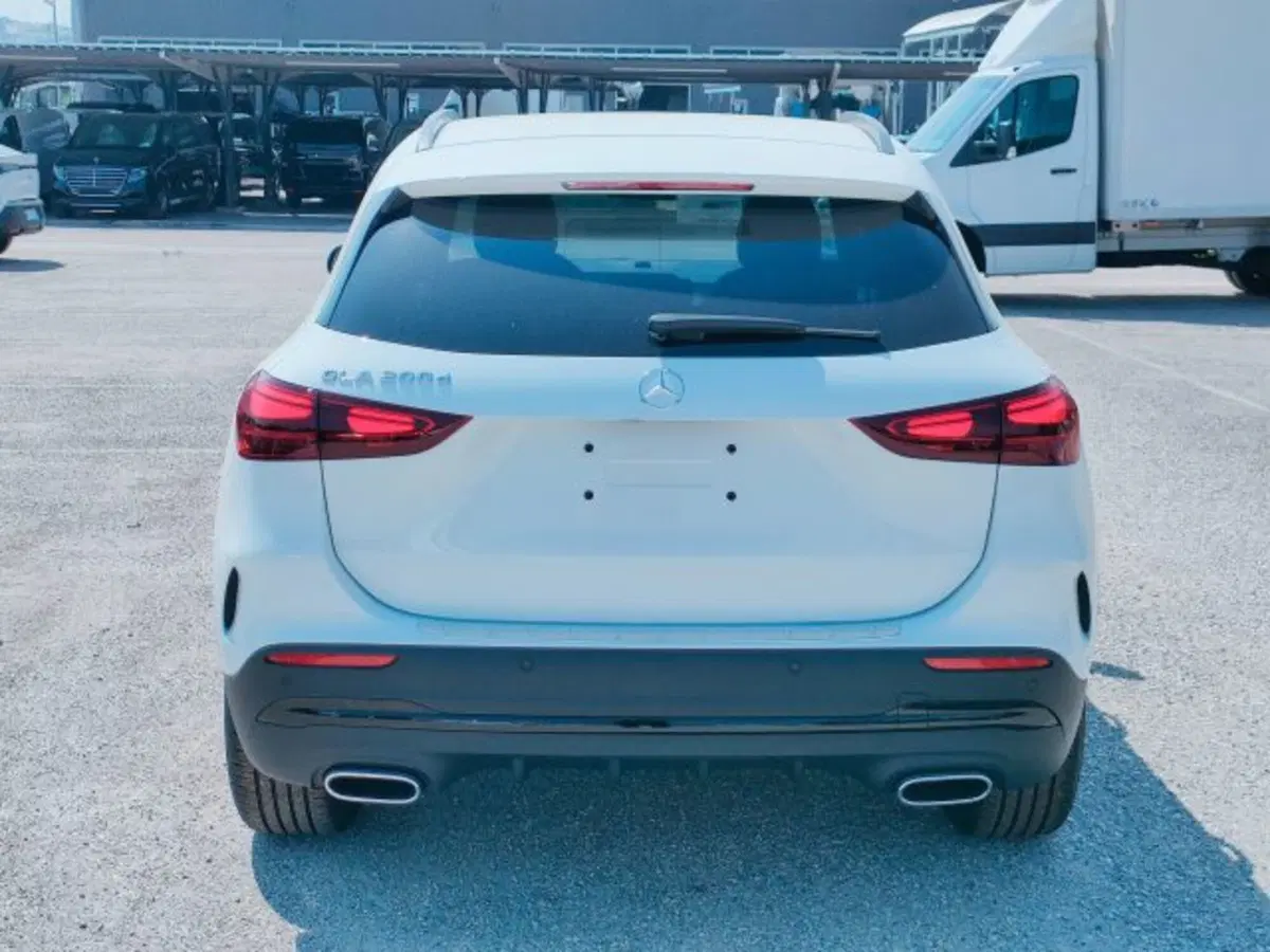 Mercedes-Benz GLA SUV nuova a Teramo (4)