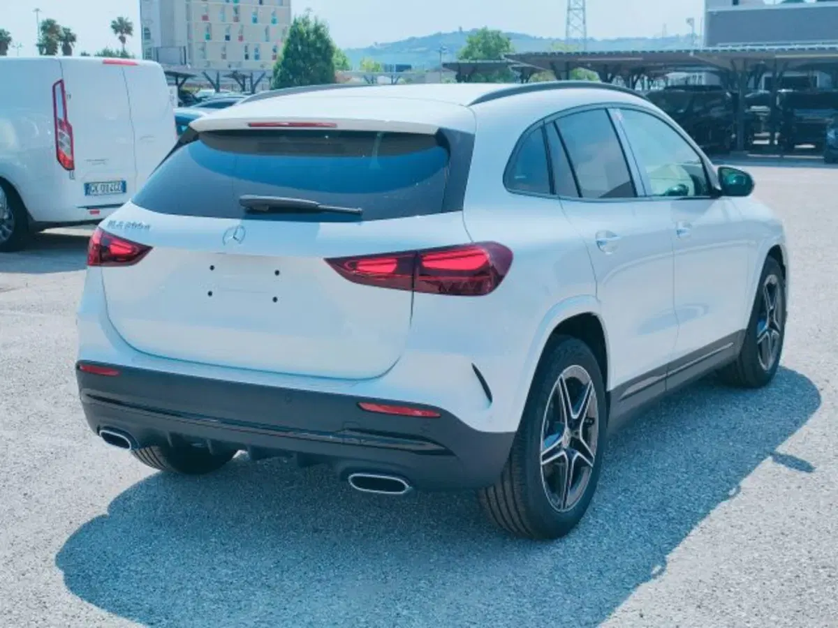 Mercedes-Benz GLA SUV nuova a Teramo (5)