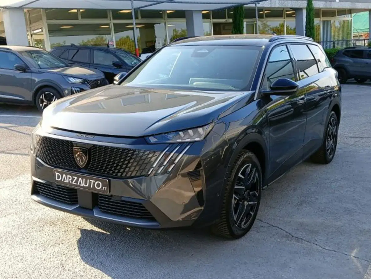 Peugeot 5008 nuova a Brescia