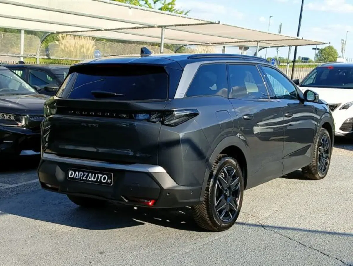 Peugeot 5008 nuova a Brescia (5)