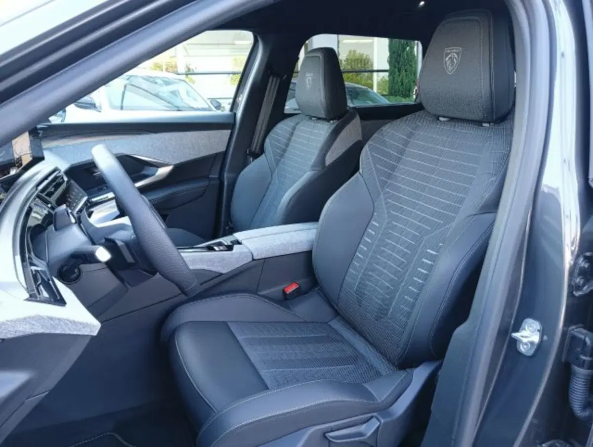 Peugeot 5008 nuova a Brescia (9)