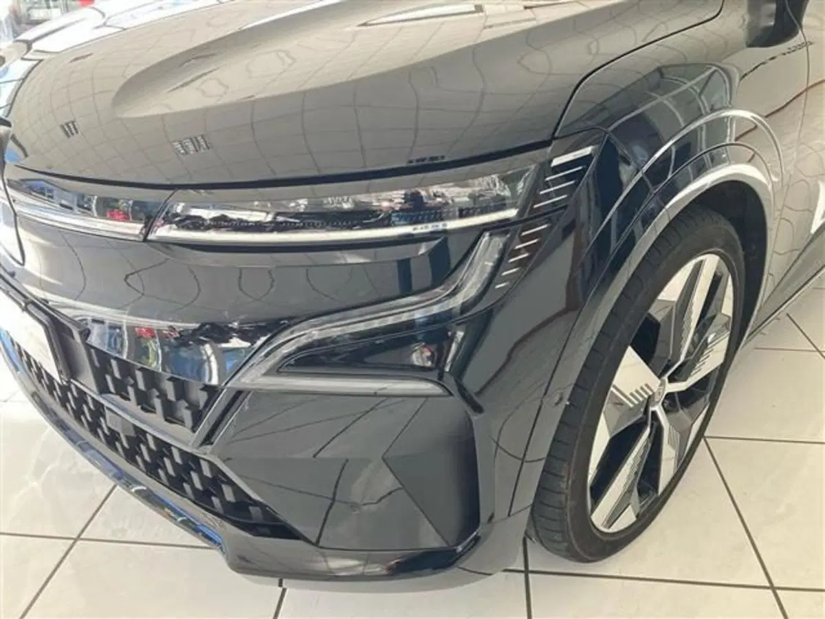 Renault Megane E-Tech Electric usata a Como (7)