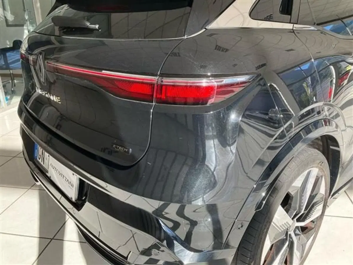 Renault Megane E-Tech Electric usata a Como (8)