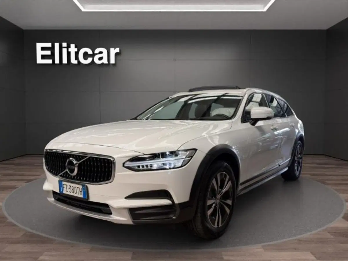 Volvo V90 Cross Country usata a Novara
