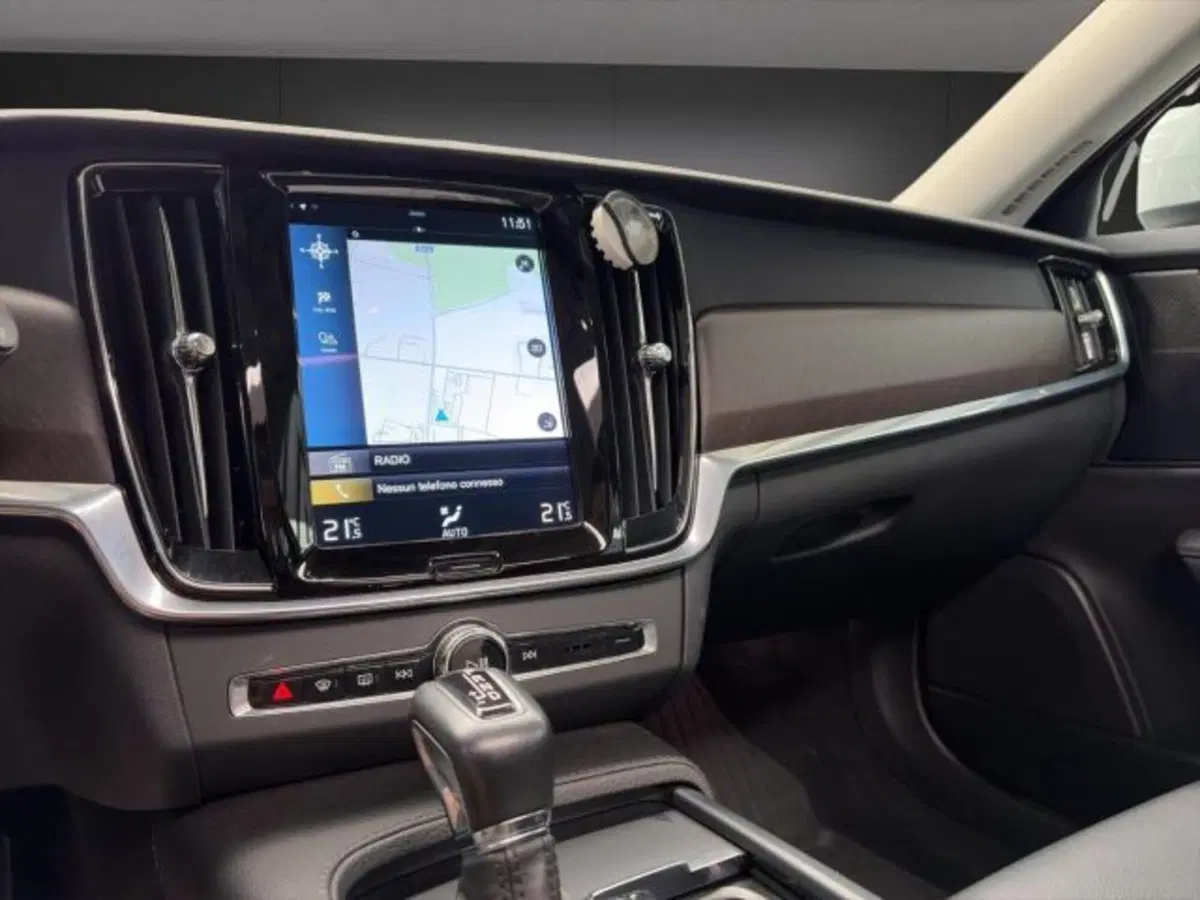 Volvo V90 Cross Country usata a Novara (12)