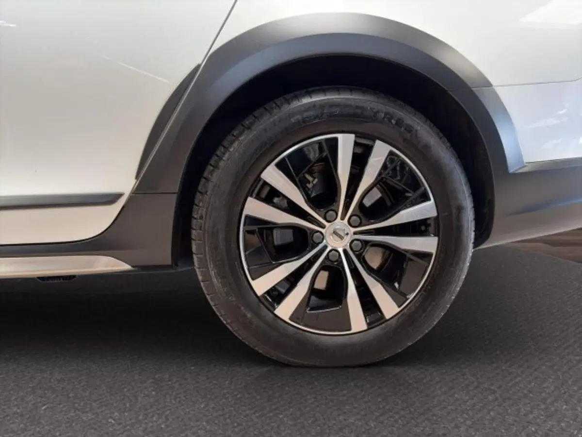Volvo V90 Cross Country usata a Novara (13)