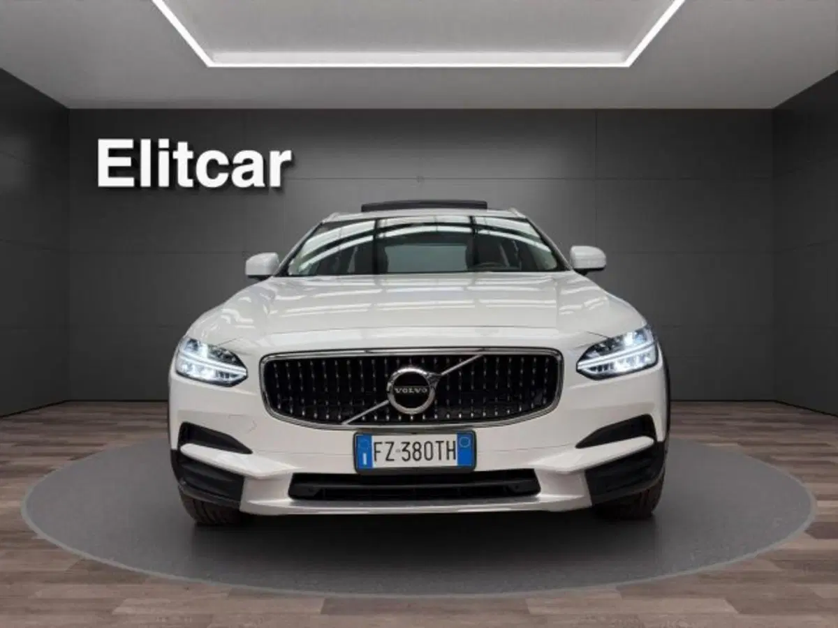 Volvo V90 Cross Country usata a Novara (2)