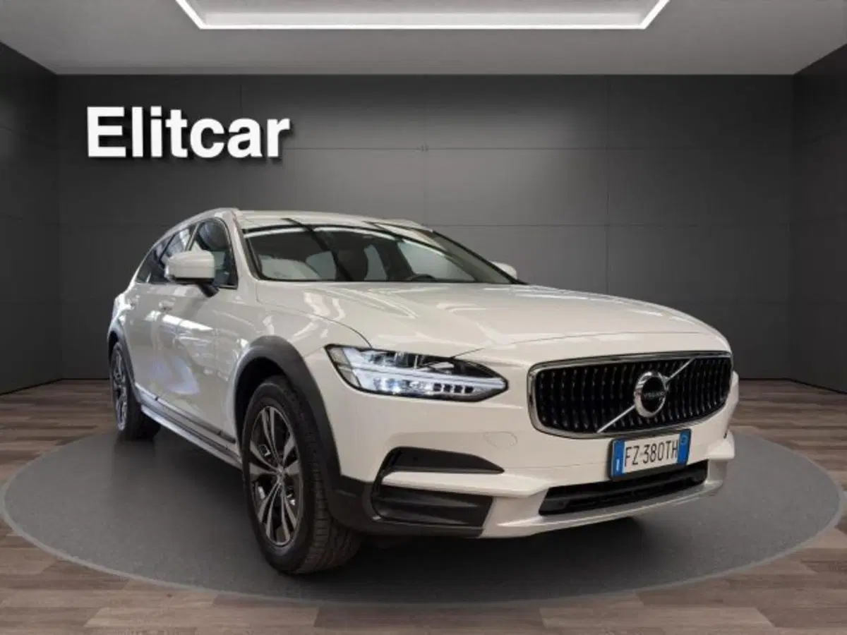 Volvo V90 Cross Country usata a Novara (3)