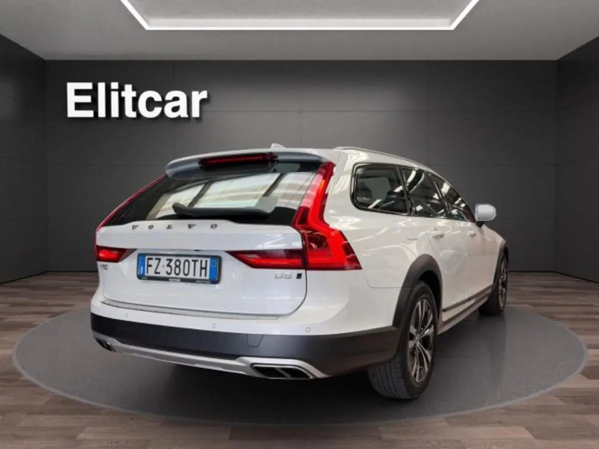 Volvo V90 Cross Country usata a Novara (4)