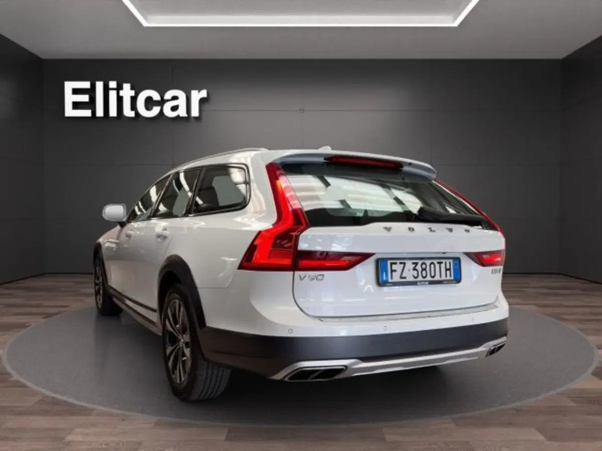 Volvo V90 Cross Country usata a Novara (6)