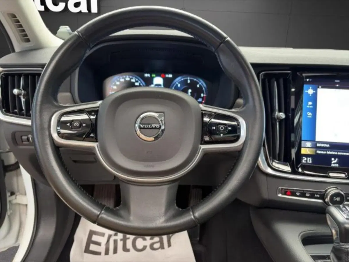 Volvo V90 Cross Country usata a Novara (8)