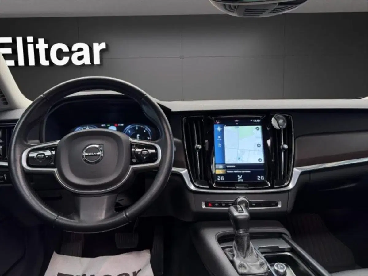 Volvo V90 Cross Country usata a Novara (9)