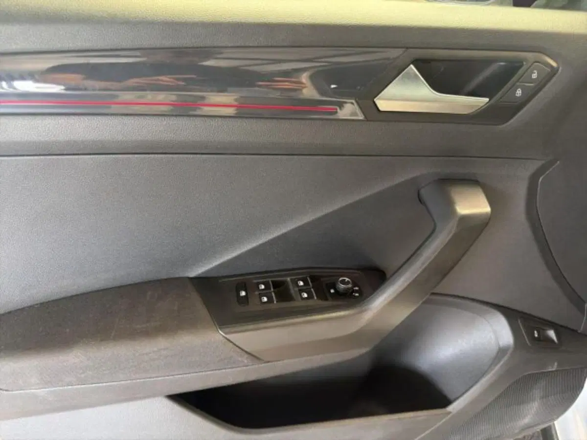 Volkswagen T-Roc usata a Novara (13)