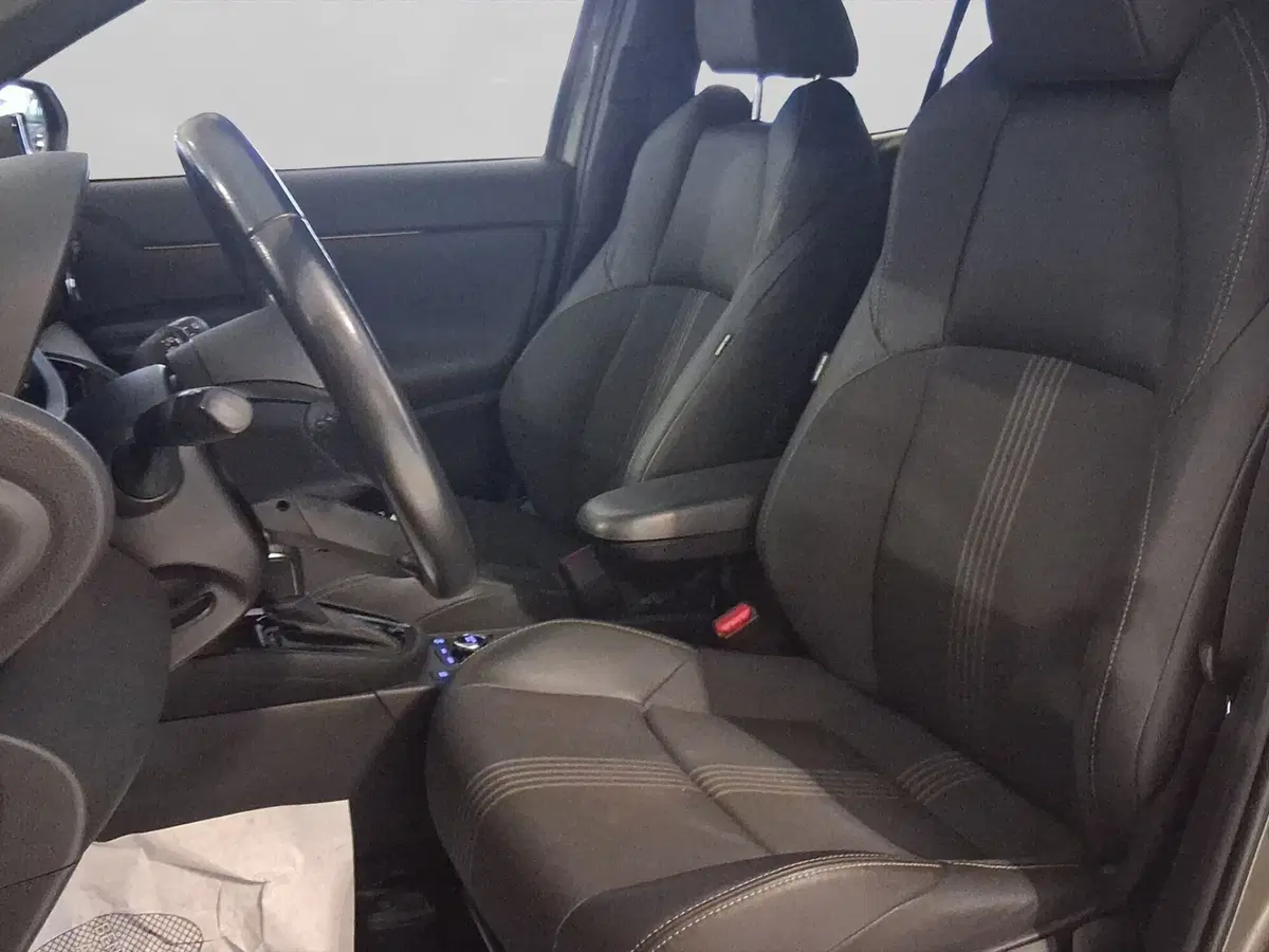 Toyota Yaris Cross usata a Genova (9)