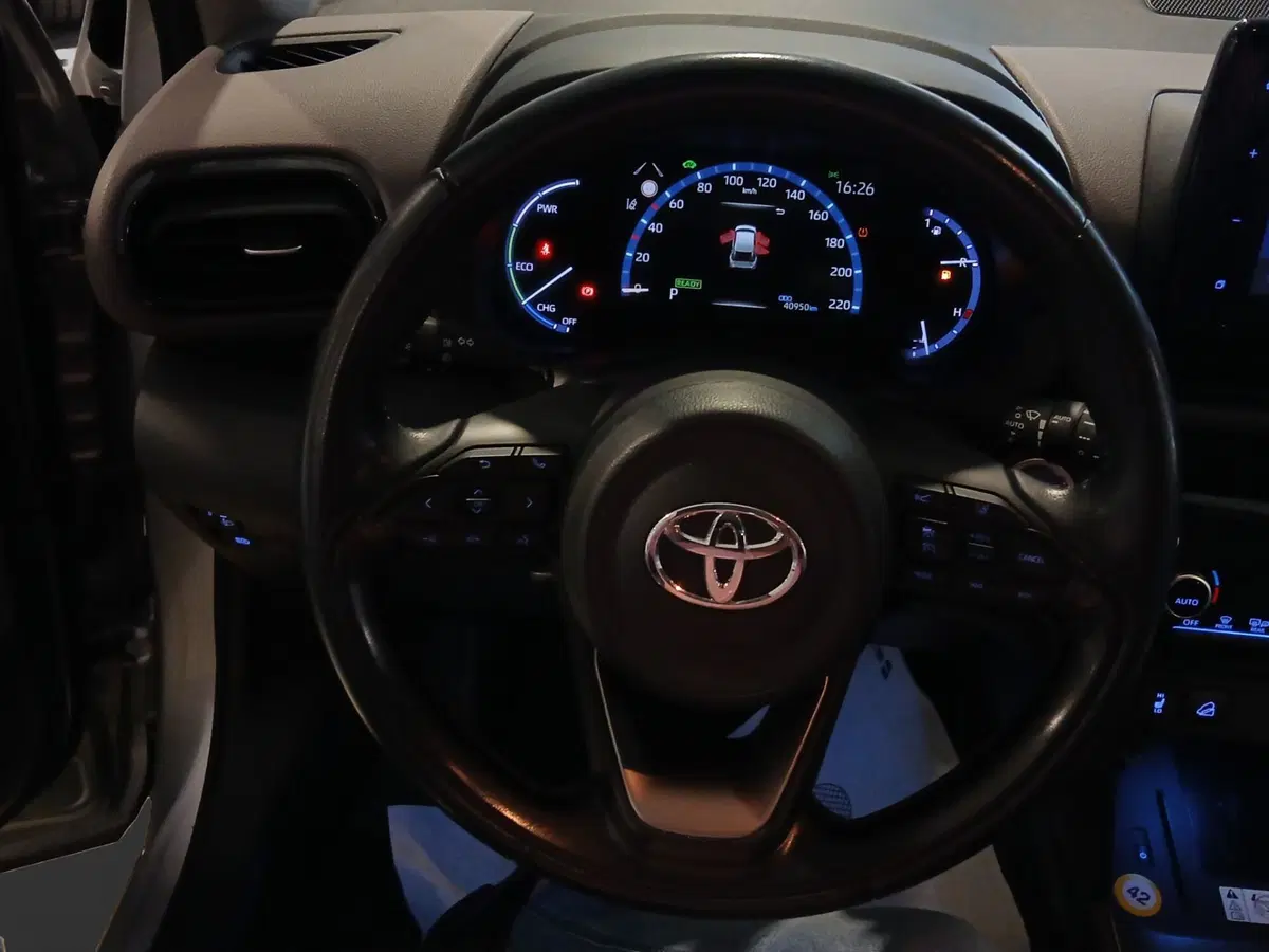 Toyota Yaris Cross usata a Genova (14)