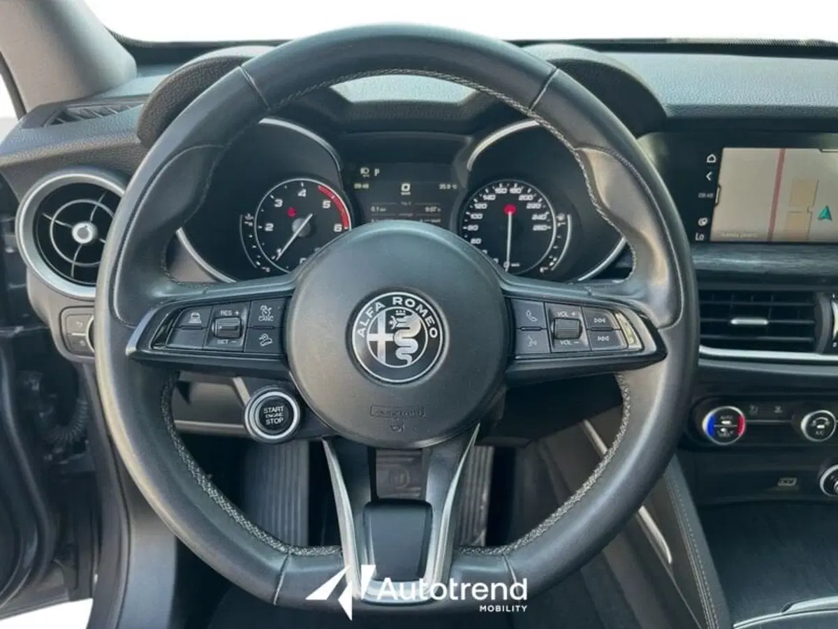 Alfa Romeo Stelvio usata a Lecce (10)