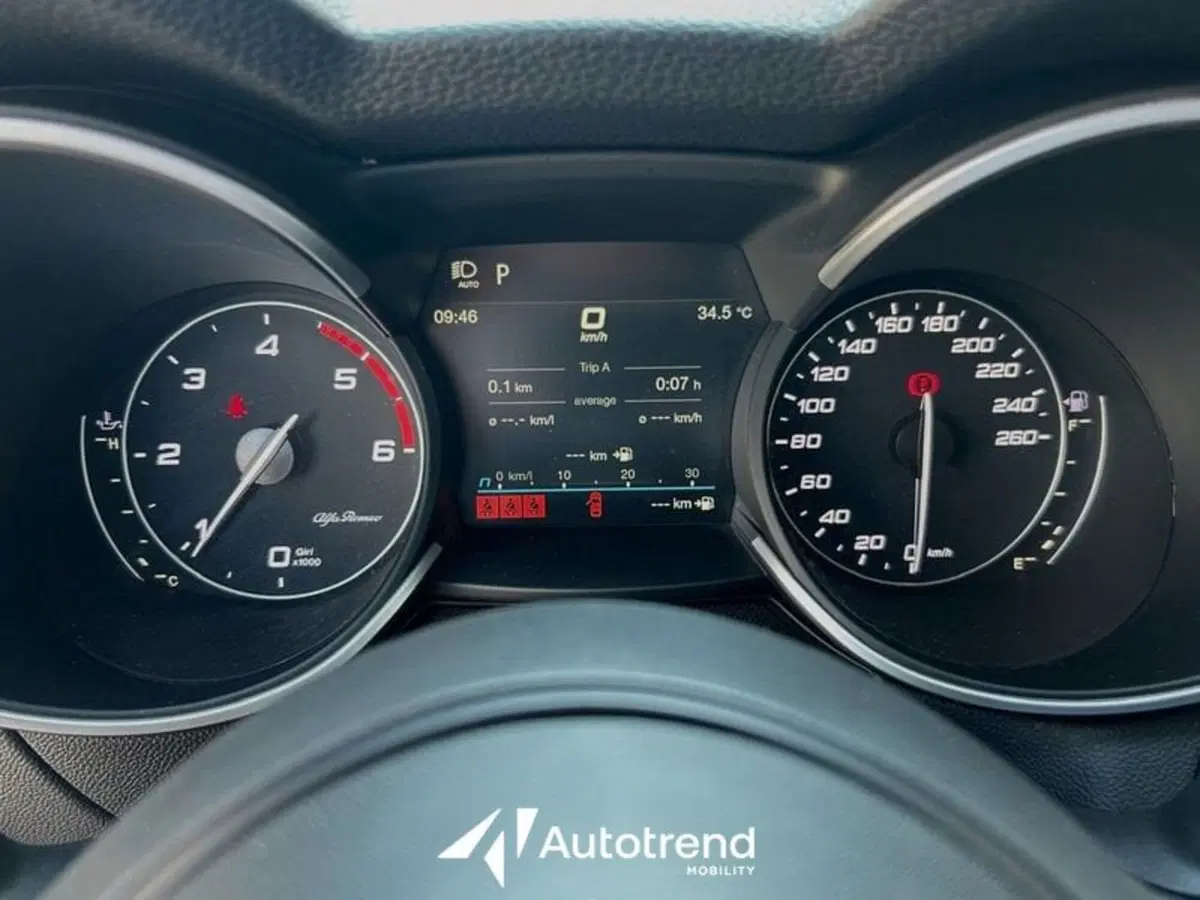 Alfa Romeo Stelvio usata a Lecce (11)