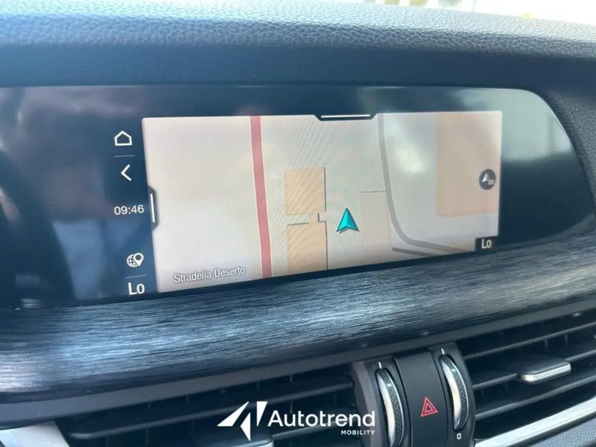Alfa Romeo Stelvio usata a Lecce (12)