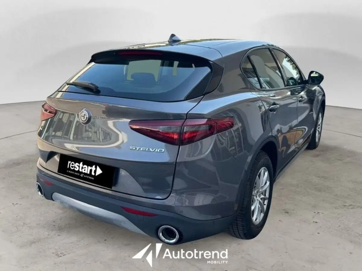 Alfa Romeo Stelvio usata a Lecce (2)