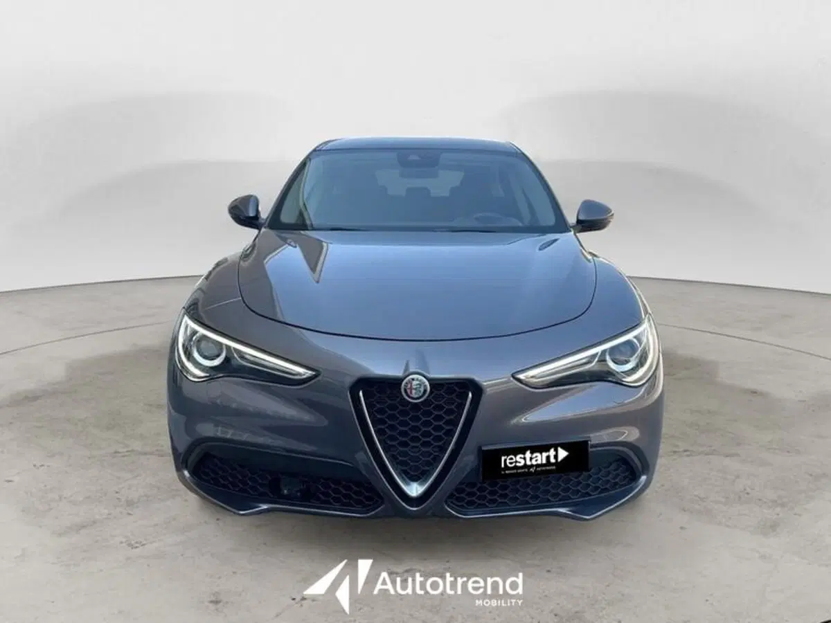 Alfa Romeo Stelvio usata a Lecce (3)