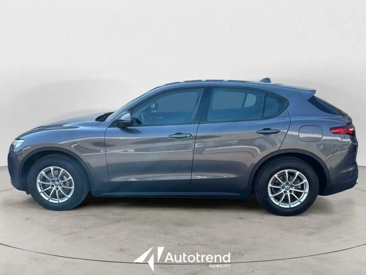Alfa Romeo Stelvio usata a Lecce (5)