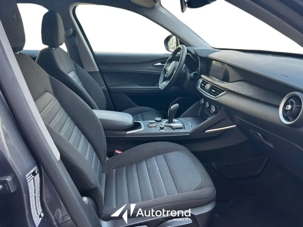 Alfa Romeo Stelvio usata a Lecce (7)